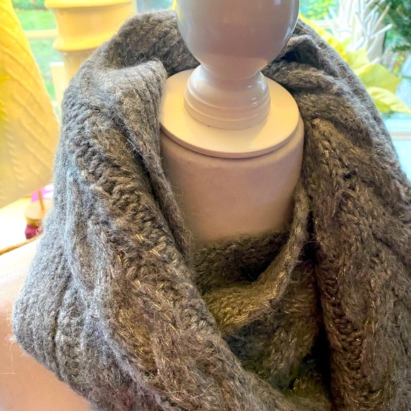J. Crew Accessories - NWT J.Crew silver and gray cable knit scarf 🩶🩶🩶